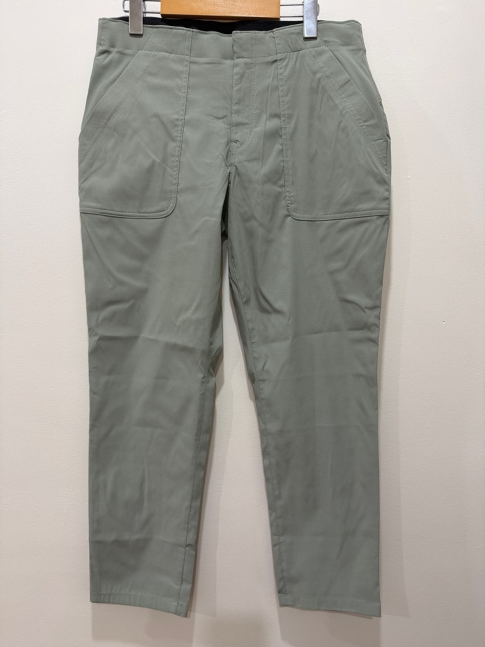Eddie Bauer Women’s Straight-Leg Pants in Sage Size 4